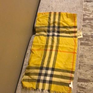 Burberry children’s scarf